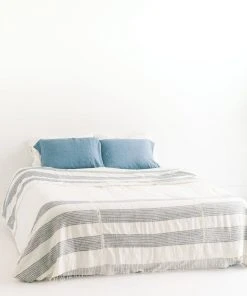 Creative Women 3 Panel Dotted Queen Blanket