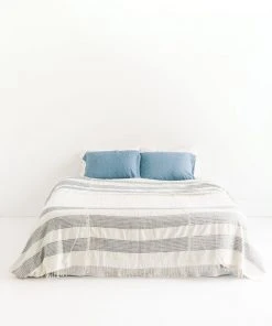 Creative Women 3 Panel Dotted Queen Blanket