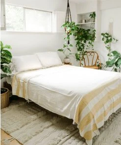 Creative Women 3 Panel Dotted Queen Blanket