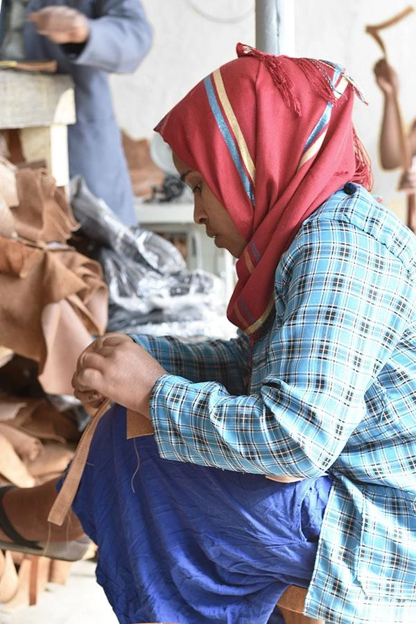 Purse & Clutch Outside Pockets Handbag - Caramel Purse & Clutch Outside Pockets Handbag - Caramel