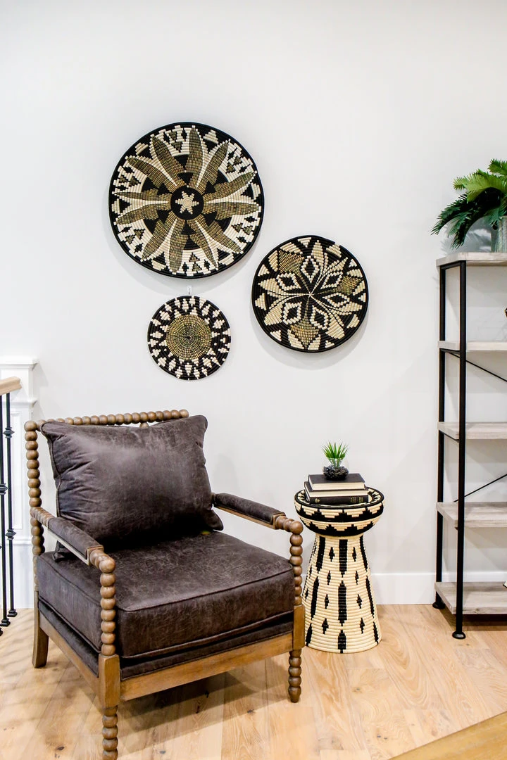 KAZI Home Goods Black Fleur Plate KAZI Home Goods Black Fleur Plate