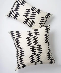 Archive New York Almolonga Lumbar Pillow - White Quilt