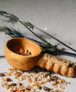 Azizi Life Home Goods Ruby Wooden Measuring Cup Set