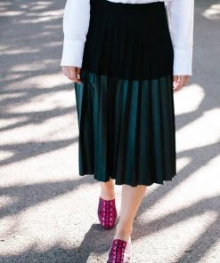 Darzah Shoes Tatreez Mule - Magenta + Rose