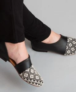 Darzah Black Tatreez Flat D'orsay