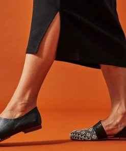 Darzah Black Tatreez Flat D'orsay