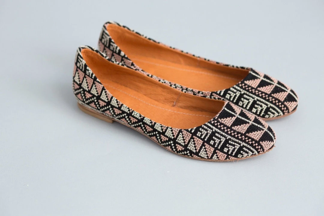 Darzah Shoes Tatreez Flats - Rose Darzah Shoes Tatreez Flats - Rose