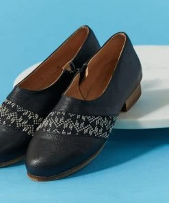 Darzah Tatreez Oxford - Silver 3 Darzah Tatreez Oxford - Silver