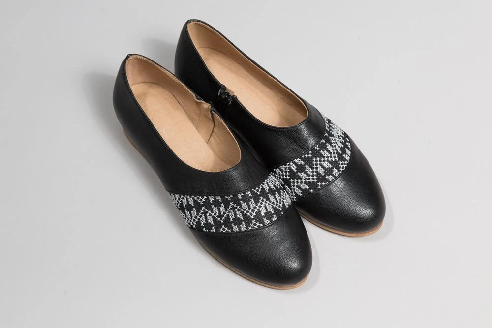 Darzah Tatreez Oxford - Silver Darzah Tatreez Oxford - Silver