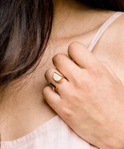 Hathorway Ve Tinh Horn Crescent Ring