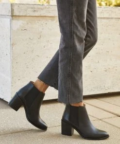 Nisolo Heeled Chelsea Boot - Black Shoes