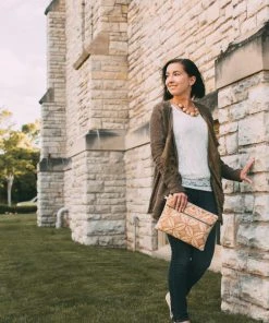 Carry Courage Inventor Cork Tablet Organizer - Silver