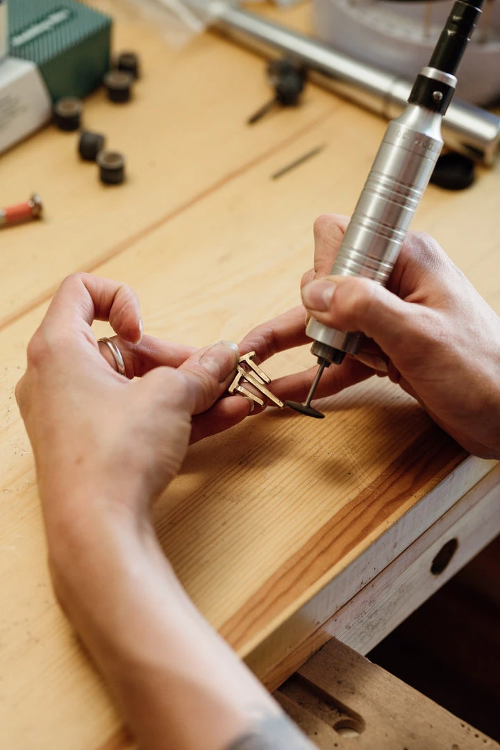 Iron Oxide Gold Layered Opal Lariat Necklace Iron Oxide Gold Layered Opal Lariat Necklace