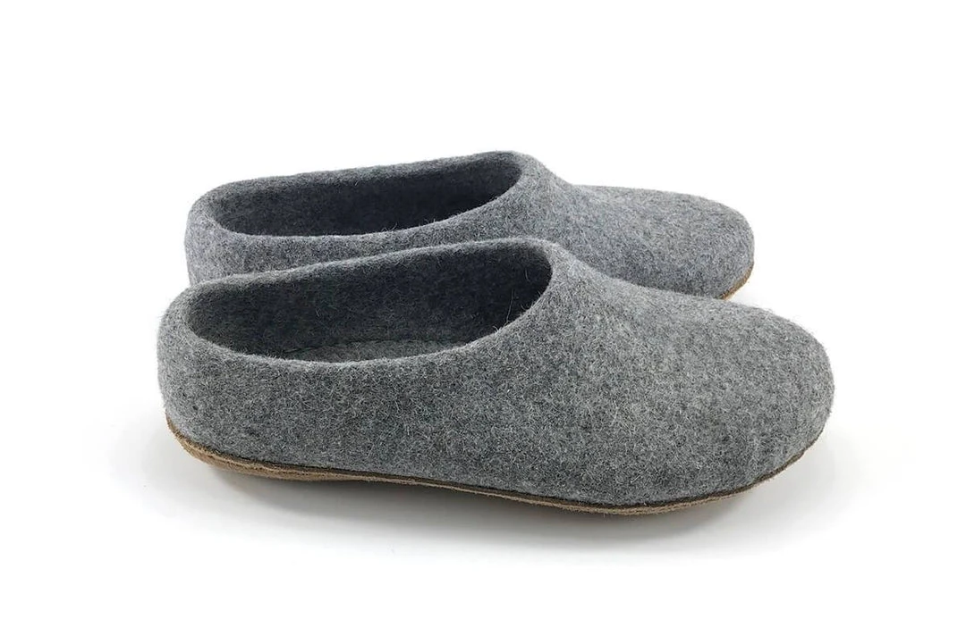 Kyrgies Men's Molded Sole High Back Wool Slippers - Gray Kyrgies Men's Molded Sole High Back Wool Slippers - Gray