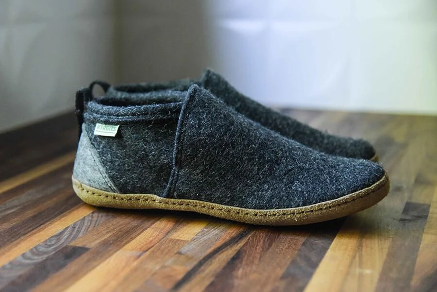 Kyrgies Men's Wool Tengries Slippers - Charcoal Kyrgies Men's Wool Tengries Slippers - Charcoal