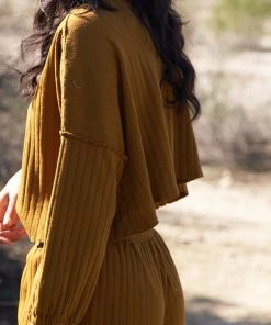 LA Relaxed New Arrivals Pointelle Puff Sleeve Crop Top