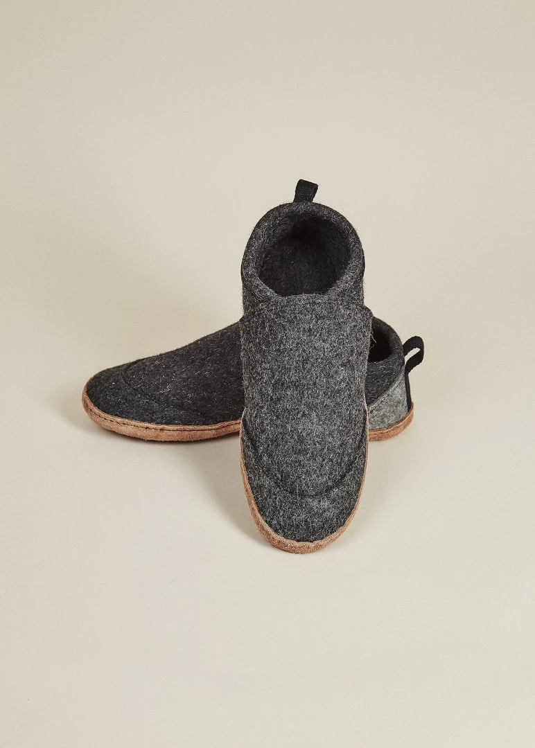 Kyrgies Men's Wool Tengries Slippers - Charcoal Kyrgies Men's Wool Tengries Slippers - Charcoal