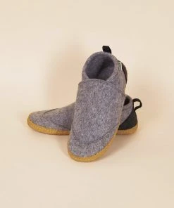 Kyrgies Men's Tengries Walkabout Wool Slippers 5 Kyrgies Men's Tengries Walkabout Wool Slippers