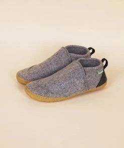 Kyrgies Men's Tengries Walkabout Wool Slippers 6 Kyrgies Men's Tengries Walkabout Wool Slippers