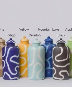 Middle Kingdom Memphis Mandarin Porcelain Urn