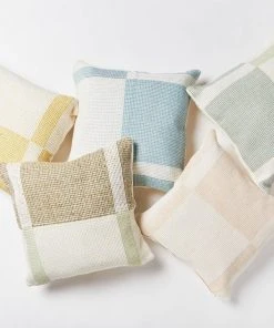 Zuahaza Páramo Throw Pillow Cover