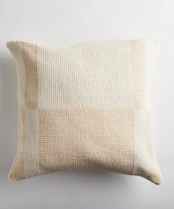 Zuahaza Páramo Throw Pillow Cover