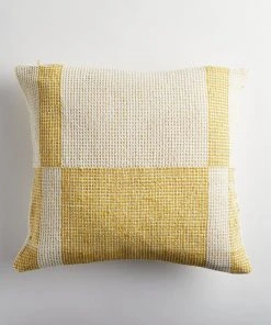Zuahaza Páramo Throw Pillow Cover