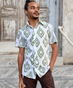 Passion Lilie Men's Palm Village Button Down Shirt