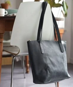 Purse & Clutch Accessories Zippered Leather Purse - Black