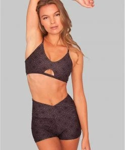 Wolven Crossover Recycled High-Waisted Short - Summit Activewear + Athleisure 5 Wolven Crossover Recycled High-Waisted Short - Summit Activewear + Athleisure