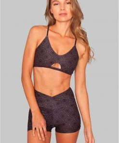 Wolven Crossover Recycled High-Waisted Short - Summit Activewear + Athleisure 2 Wolven Crossover Recycled High-Waisted Short - Summit Activewear + Athleisure