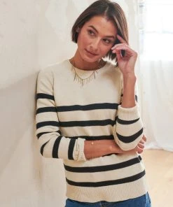 WVN Isle Crew Sweater Clothing