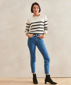 WVN Isle Crew Sweater Clothing