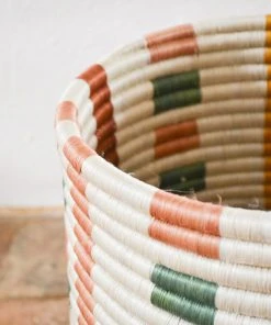 Zuahaza Handcrafted Boyaca Medium Floor Basket