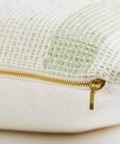 Zuahaza Páramo Throw Pillow Cover